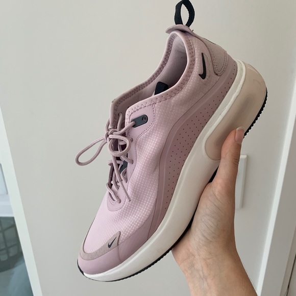 Nike Shoes - NIKE Air Max Dias (Size 9.5)